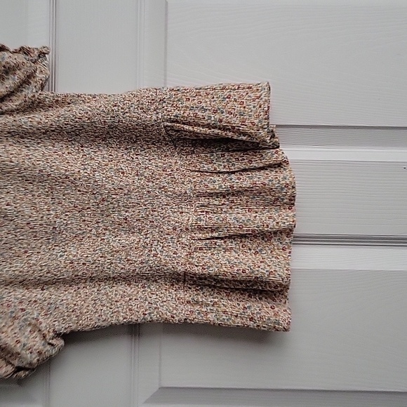 Hem & Thread Women's Top - Picture 5 of 10